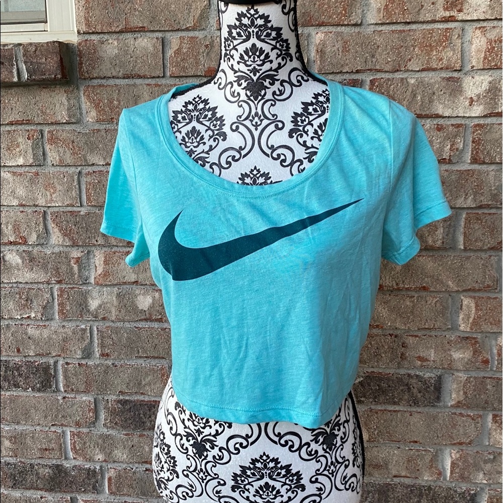 ❤️ 2/$20 Nike Dri-Fit Crop Top